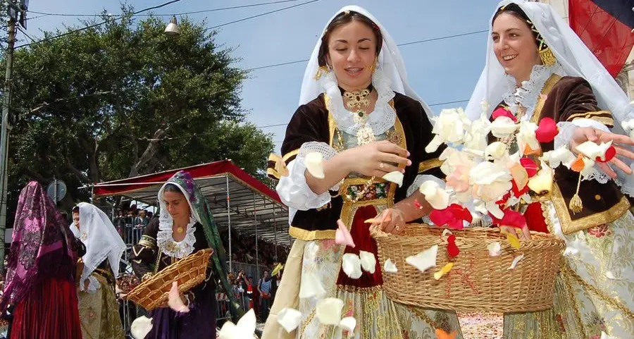 Come partecipare alla Festa di Sant'Efisio in abito tradizionale. Le domande scadono il 30 gennaio