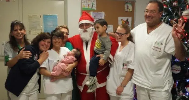 Babbo Natale della Polizia nel reparto di Pediatria del San Francesco