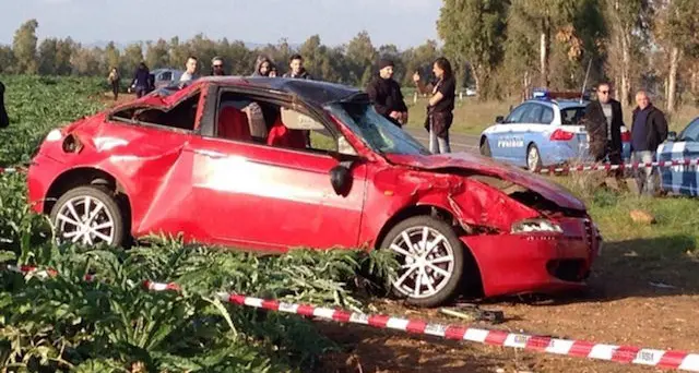 Finisce fuori strada mentre affronta una curva: muore 26enne di Serramanna