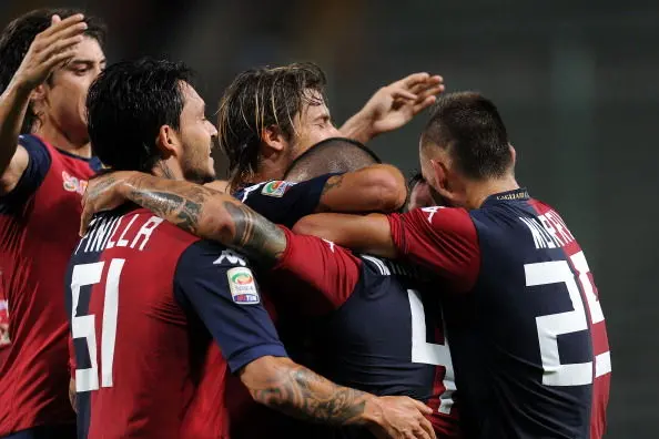 TRIESTE, ITALY - AUGUST 25:  Radja Nainggolan of Cagliari celebrates after scoring a goal to make it 1-1 during the Serie A match between Cagliari Calcio and Atalanta BC at Stadio Nereo Rocco on August 25, 2013 in Trieste, Italy.  (Photo by Giuseppe Bellini/Getty Images)