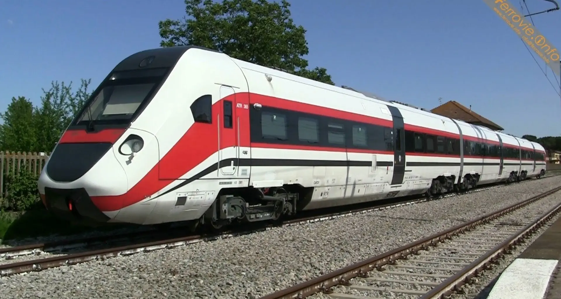 Guasto tecnico per il treno veloce che si ferma alla stazione di Olbia. Trenitalia: \"Il problema non inficia le sue ottime performance tecniche e di comfort\"