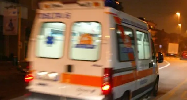 Ambulanza si ribalta, volontario del 118 rimane ferito