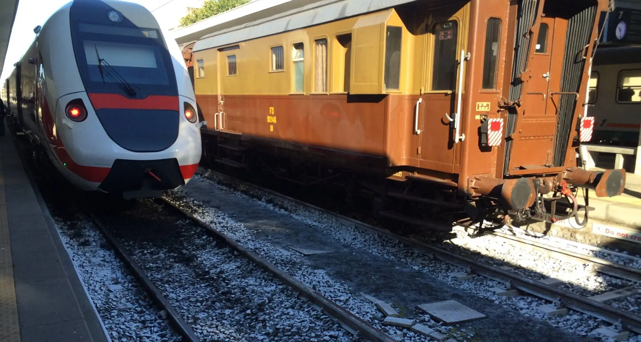 Treno veloce. Il capogruppo dei Riformatori Dedoni: \"È andata in scena una farsa. In ritardo pure senza fermate intermedie\"