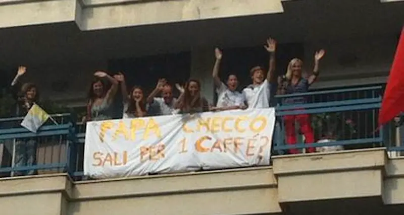 \"Papa Checco, sali per un caffè?\"