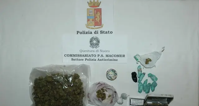 Droga nelle scuole: blitz della polizia, tre studenti segnalati