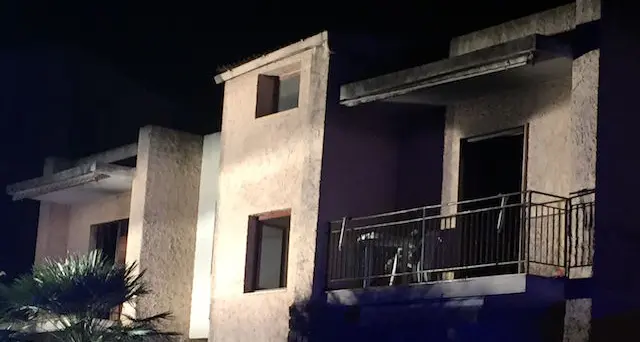 Incendio in una palazzina di via Paoli: intossicate tre persone