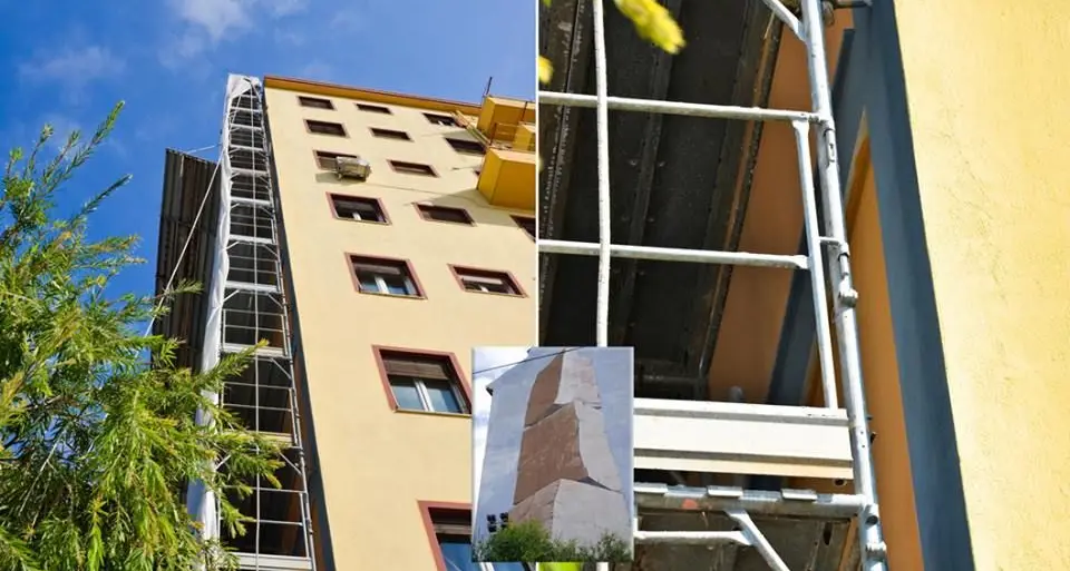 Una passata di rullo imbevuto di vernice cancella \"Le tre Pietre\" di Sciola in piazza Repubblica