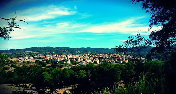 Arte sarda e cultura del vino nel borgo variopinto di Atzara