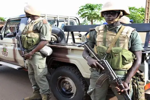 Armed soldiers stand next to a pickup truck on August 13, 2015 near the site in Mali\\'s capital Bamako where a policeman and a civilian were wounded on the night of August 12 when gunmen opened fire on a police outpost. The attackers arrived at a busy bus station in a taxi before opening fire on the police post, injuring two people, Interior Minister Sada Samake said. \"This is an isolated act,\" Samake said. \"We have opened an investigation.\" AFP PHOTO / HABIBOU KOUYATE\\r\\n