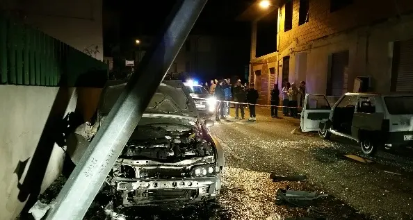 Paura nella notte: ordigno esplode in via Dante. Danneggiate auto e finestre delle case