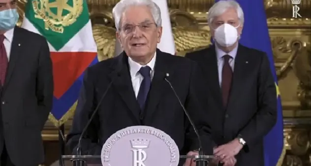 Mattarella: \"Per nuove elezioni tempi lunghi\", e convoca Draghi per domani