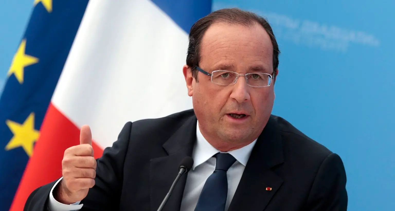 Hollande: \"Aeroporti militari in allerta\". Obama: \"I valori dell'umanità sono stati attaccati\"