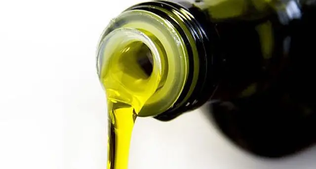 Olio d'oliva spacciato per extravergine: 7 grandi marchi nella bufera