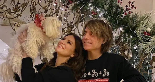 Al Gfvip Alda D’Eusanio accusa il compagno di Laura Pausini: “Lui la mena in una maniera…”