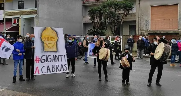 Cabras. Flash mob contro trasferimento per restauro Giganti Mont'e Prama