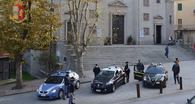 Nuoro. Al bar dopo le 18: sanzionati 10 clienti e il gestore del locale