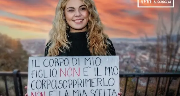 Anche in Sardegna i manifesti della campagna #stopaborto