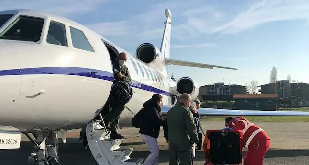 Uomo in pericolo di vita, trasporto sanitario urgente da Cagliari