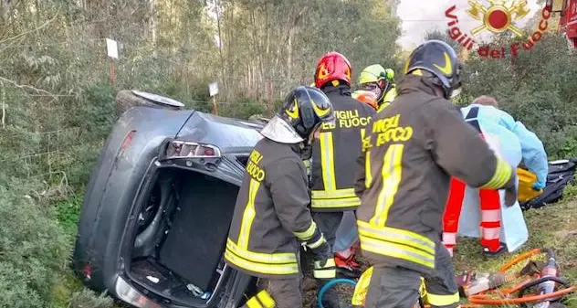 Esce di strada con l’auto sulla Pedemontana: grave una donna