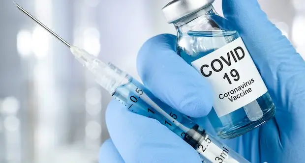 Vaccino covid AstraZeneca, \"Potrà essere utilizzato nella fascia 18-65enni, tranne vulnerabili\"