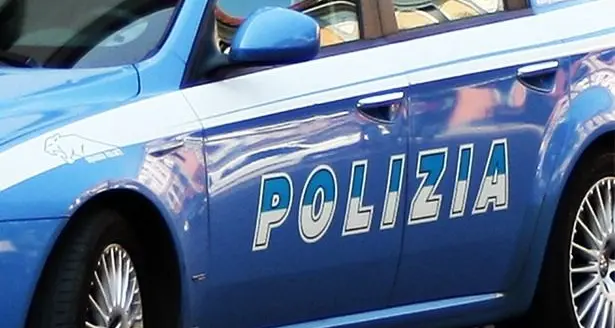 Furto con scasso in una cartoleria: le immagini delle telecamere di sicurezza incastrano 21enne cagliaritano