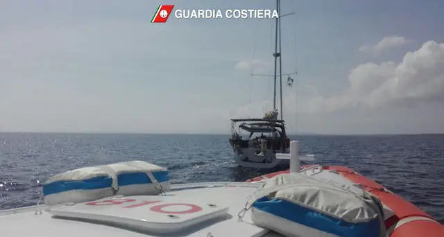 Imbarcazione ancorata nell'Area Marina Protetta dell'Asinara: denunciato francese