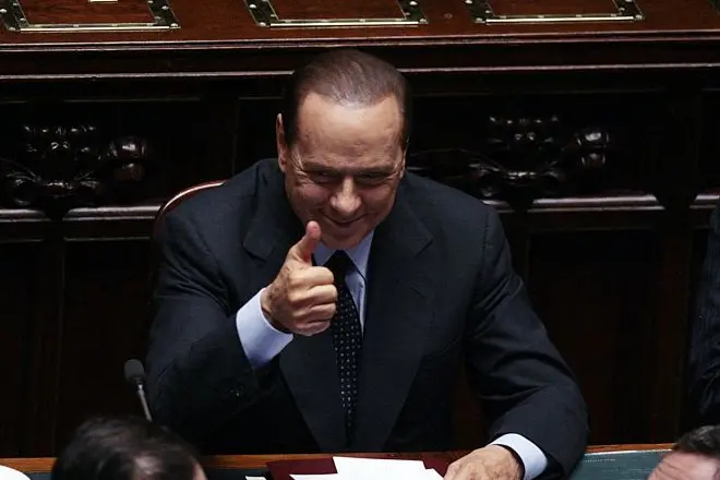 Berlusconi alla Camera ottiene la fiducia: determinante la spaccatura all\\u2019interno di Fli