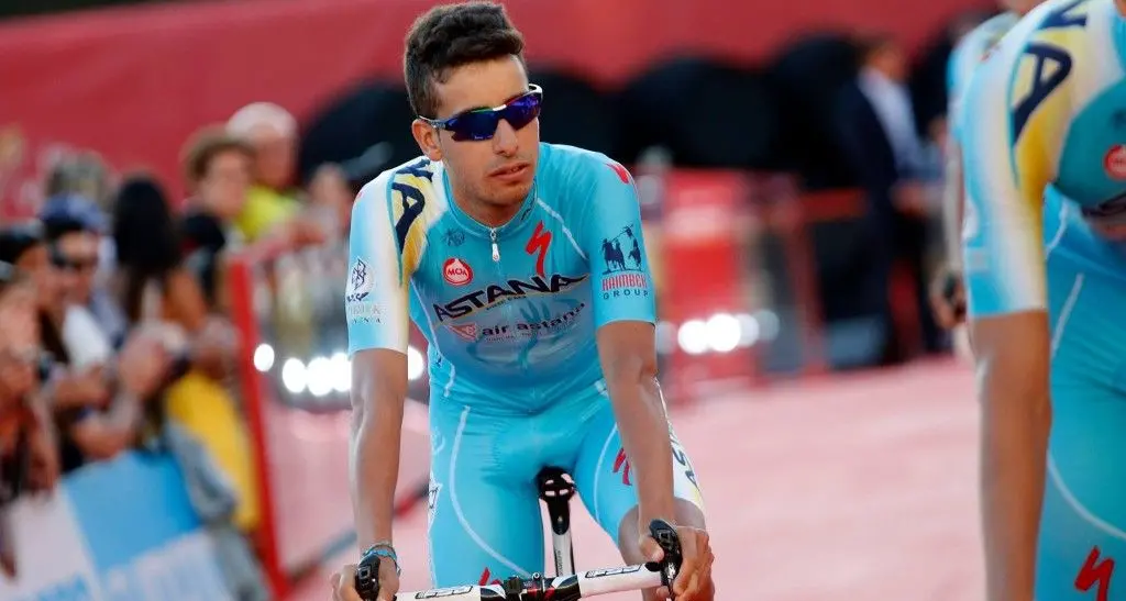 Dumoulin guadagna altri 3'' su Aru, il sardo stizzito non si presenta alle premiazioni