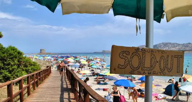 Stintino. Spiaggia della Pelosa anche quest'anno a numero chiuso