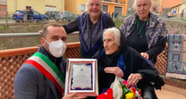 Villanova Monteleone festeggia i 100 anni di tia Gaetana