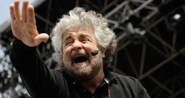 Grillo lancia la provocazione al Pd: \"Mi propongo come segretario\"