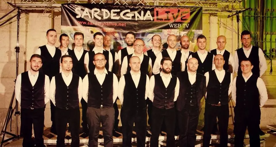 Tra le sonorità del Coro \"Carrales\", una fratellanza che nasce dalla musica