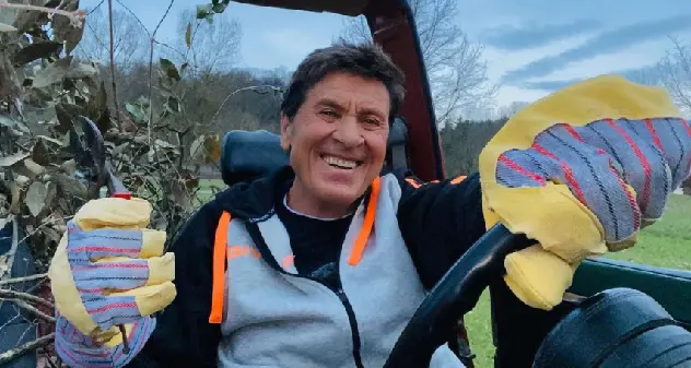 Gianni Morandi ricoverato d'urgenza per ustioni