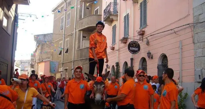 Paese in festa per il Palio degli Asinelli, domani al via la VII edizione