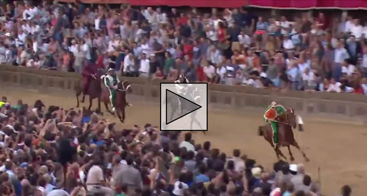 Palio di Siena, Carriera di agosto: vince Giovanni Atzeni per la Selva | VIDEO