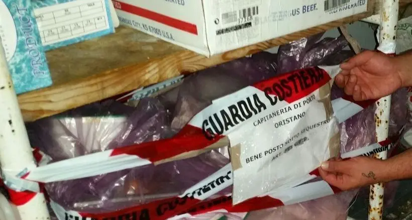 Verbale da 1.200 euro e 120 Kg di pesce sequestrati a un noto ristorante dell'oristanese