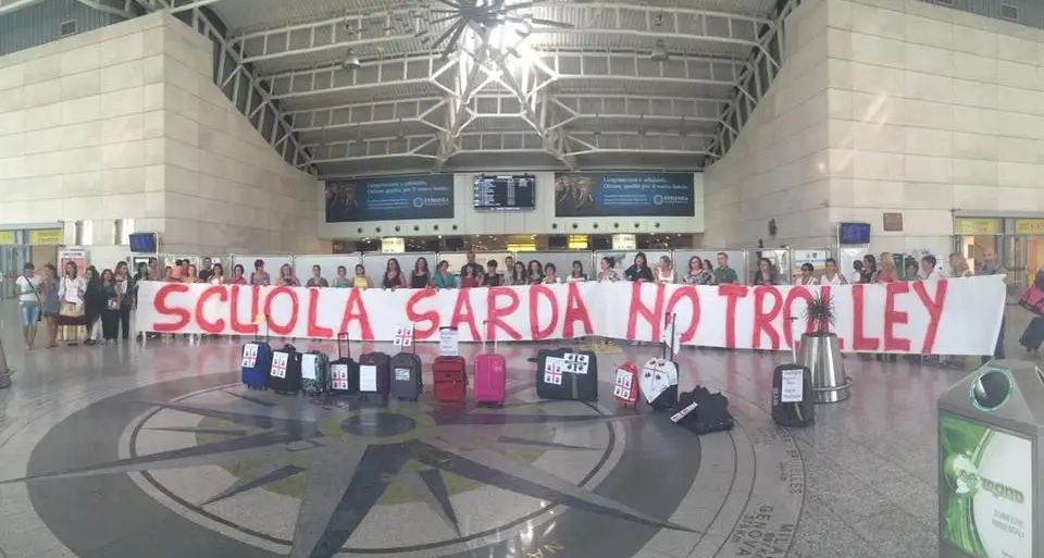 Scuola sarda. Quarto giorno di protesta: occupato l'aeroporto di Elmas