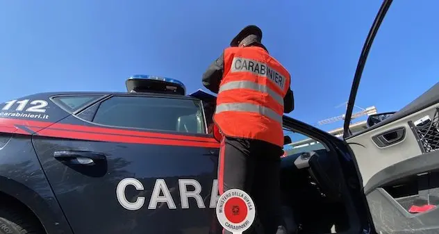 Berchidda. Fugge a tutta velocità ai carabinieri, poi abbandona l’auto con la droga: arrestato un falegname