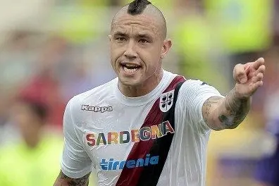 FLORENCE, ITALY - SEPTEMBER 15: Radja Nainggolan of Cagliari Calcio gestures during the Serie A match between ACF Fiorentina and Cagliari Calcio at Stadio Artemio Franchi on September 15, 2013 in Florence, Italy.  (Photo by Gabriele Maltinti/Getty Images)