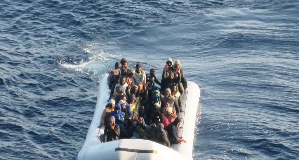 120 migranti protestano nel porto: \"Vogliamo andare via dalla Sardegna\"