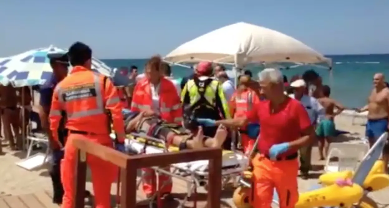 Crollo del muro nella spiaggia di Platamona: sette le persone ferite, due sono gravi