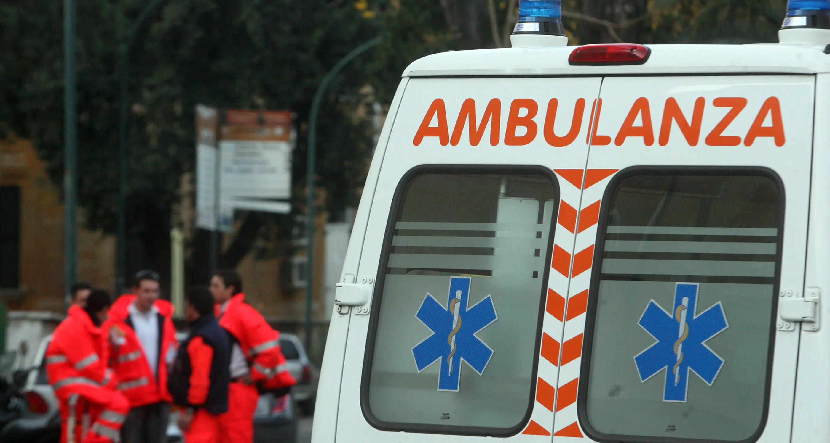 Incidente stradale nel pomeriggio: muore una donna di 70 anni