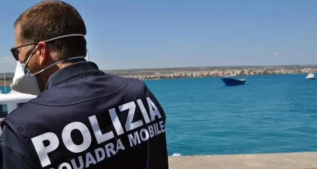 Arrestati a Cagliari due scafisti, uno è minorenne