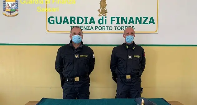 Fermato al porto di Porto Torres, con sé 35 ovuli di eroina: arrestato 24enne