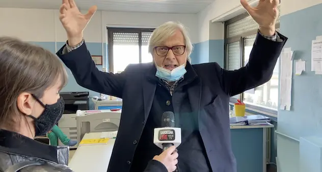 Sgarbi in Sardegna: “Siete una terra privilegiata. Isola declassata in zona arancione in maniera arbitraria”