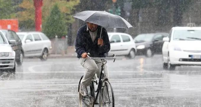 Allerta meteo nell'Isola per piogge e temporali