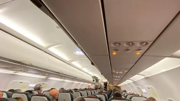 Famiglia tenta di imbarcare la nonna morta su un aereo per non pagare il trasporto della salma