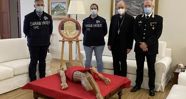 Ritrovato crocifisso ligneo del '400 trafugato alla fine degli anni Ottanta