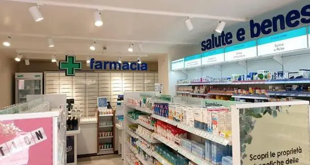 Covid. Ok Cdm a nuovo Decreto: niente zone gialle, obbligo vaccino per farmacisti