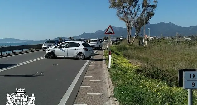 Cagliari. Tamponamento a catena sulla SS 195, 24enne in ospedale